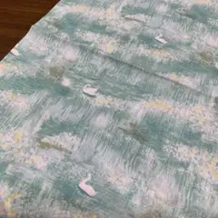 白鳥と花柄　プリント生地　グリーン　 綿シーチング　生地 108cm×45cm