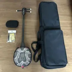 沖縄 三線 工四合 人工皮 ケース付属 三味線 美品》工四合 三味線 初心者セット 教本付き 沖縄 付属品付き
