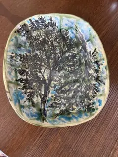 お値下げ　皿　綺麗な青緑の陶芸絵皿　作家もの　味のある一点もの　アジア雑貨