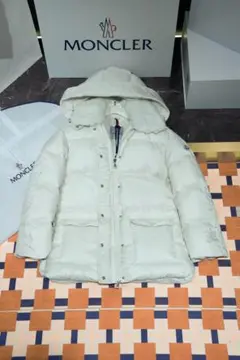 MONCLER ホワイト ダウンジャケット
