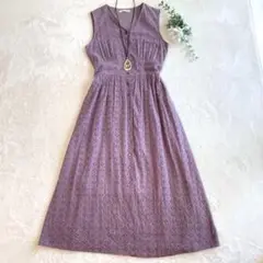 紫色のノースリーブ刺繍前ボタンのロングワンピース　Ｖ ネック　ウェスト後ゴムM