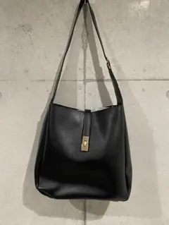 肩かけレザーバッグ