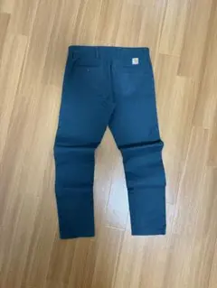 Carhartt ダークブルー スリムフィットパンツ