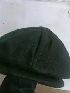 黒のベレー帽