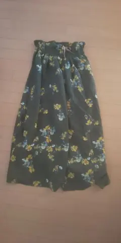 ビアズリーのプリントワイドパンツ