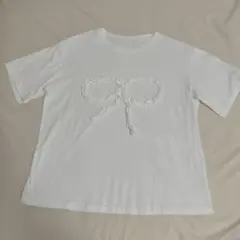 白Tシャツ リボン風デザイン ガーリー カジュアル