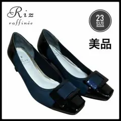 リズ ラフィーネ バックル モチーフ キャップトゥ パンプス エナメル切り替え