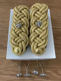 礼装用肩章（2等陸佐）　わらじ 礼装用肩章 通称わらじ 陸上自衛隊 - メルカリ