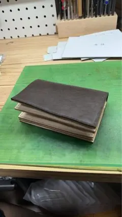 本革　ミドルウォレット