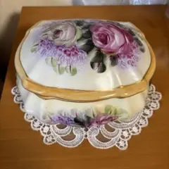 イギリス蚤の市購入品　美しい花柄陶器ボックス 蓋付き