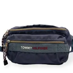 美品　TOMMY HILFIGERトミーヒルフィガー　ボディーバッグ　ネイビー