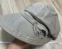 グレージュカラー つば広ハット ステッチ＆お花モチーフ サイズ57.5cm