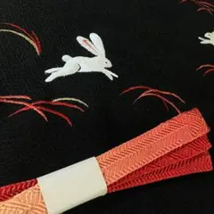 【未使用】絹 帯揚げ帯締めセット☆黒×赤 縮緬 刺繍 うさぎ 跳ね兎 笹浪組