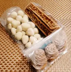 焼きモンブラン、クルミっ子切り落とし、いちごチョコ