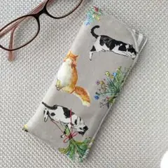 猫柄のふかふかメガネケース