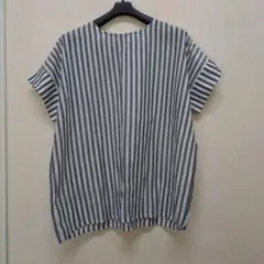 お値下げ　タグ付　ストライプ 半袖シャツ 　ブラウス　バックボタン付