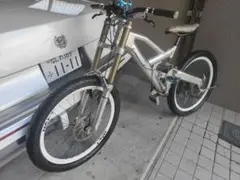 ★ダウンヒルDL MTB 色々なメーカーのパーツで組み上げた世界に1台のMTB★