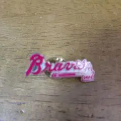 MLBアトランタ・ブレーバスBraves ロゴピン ピンク 約2.5cm