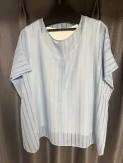 ストライプデザイン ライトブルー シャツ