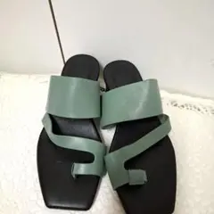 グリーン ストラップサンダル フラット新品未使用