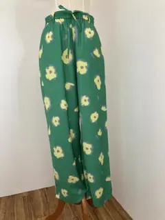 ビューティー＆ユース　花柄パンツ　M