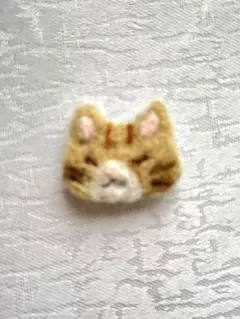 猫　羊毛フェルトブローチ