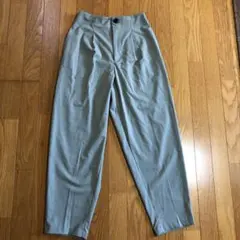 美品 GU パンツ グリーン Lサイズ