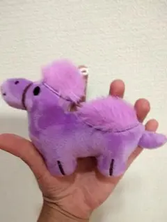 紫色の馬のぬいぐるみ