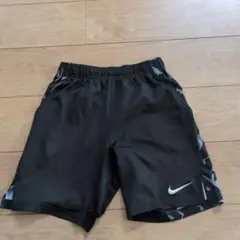 Nike　ハーフパンツ　150-160センチ