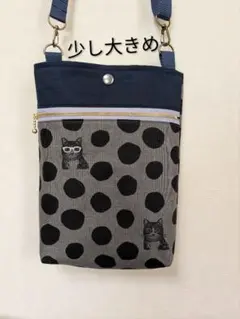 少し大きめスマホポーチ　ハンドメイド　猫　ドット　グレー