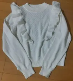 新品　earth music&ecology　フリル付きニット　オフホワイト