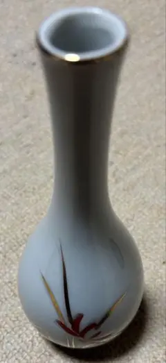 赤い花装飾のホワイト陶器一輪挿し