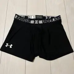 アンダーアーマー　ベースレイヤーショーツ　黒
