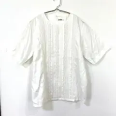 【東京ブラウス】ブラウス フロント刺繍 バックボタン クルーネック 半袖 F