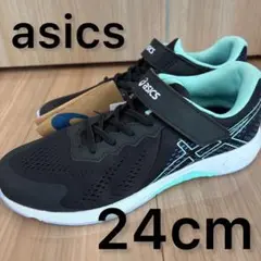 新品未使用タグ付き24cm アシックス　asics スニーカー　黒