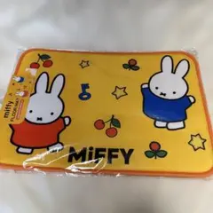 【新品、未使用】ミッフィー　フロアマット約64cm x 44cm