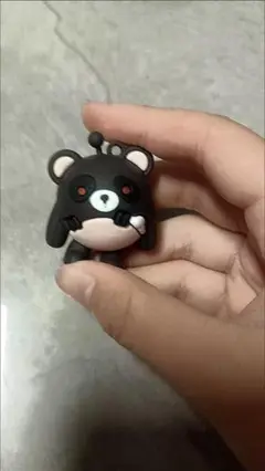 黒いクマの樹脂製キャラクター