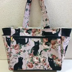 ハンドメイド　黒猫さんと薔薇　 　　　サイドポケットトートバッグ♡