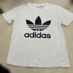 adidas ロゴプリント ホワイトTシャツ