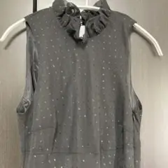 シフォンワンピース　ノースリーブ　ドット柄　ブラックドレス　ラメ　フリル