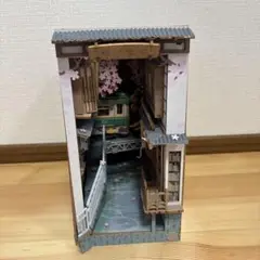 ミニチュア 桜の電車 DIY ドール ハウス 本棚 棚 ブックエンド 完成品