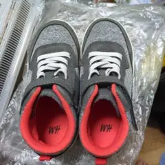 H&M グレー/レッド ハイカットスニーカー 　18cm