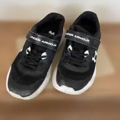 UNDER ARMOUR スニーカー ブラック22.0㎝