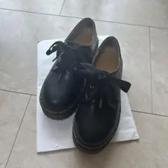 黒レザーリボン付き厚底靴