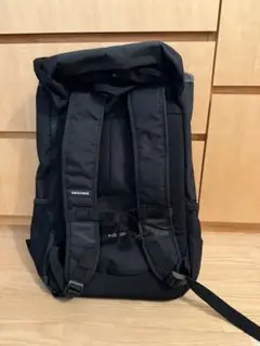 黒いナイロンリュック ロールトップ