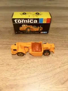 トミカ 黒箱 32 小松モータスクレーパ