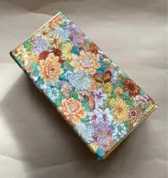 お菓子の空き箱（花柄）