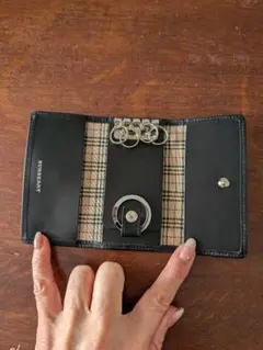 Burberry キーケース ブラック xベージュ