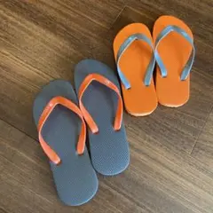 オレンジとグレーのビーチサンダル