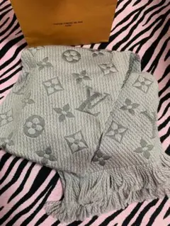 LOUIS VUITTON グレーマフラー